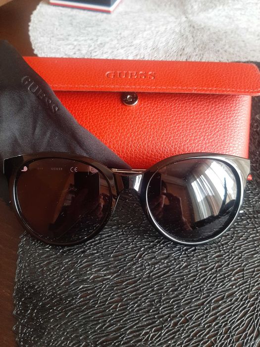 Слънчеви очила GUESS