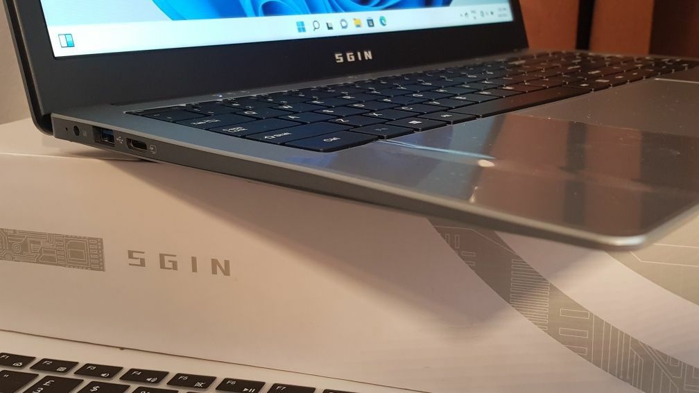 Laptop SGIN m15 450 lei