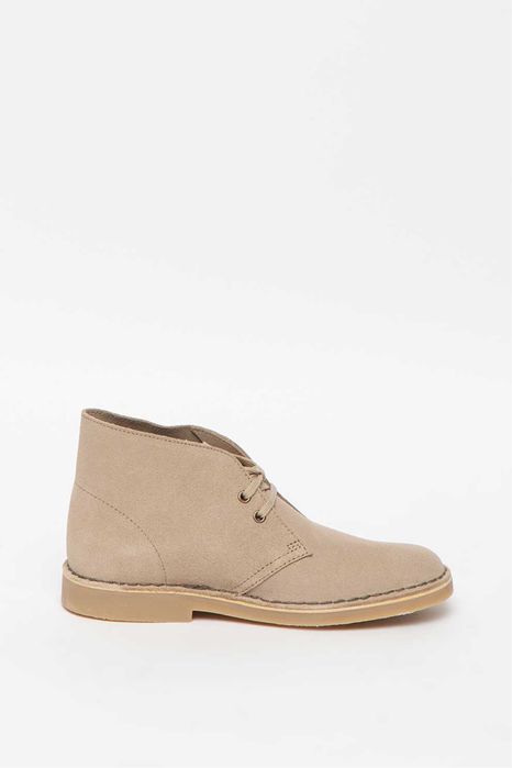 Clarks  Ghete chukka de piele intoarsa Desert, Maro nisip
