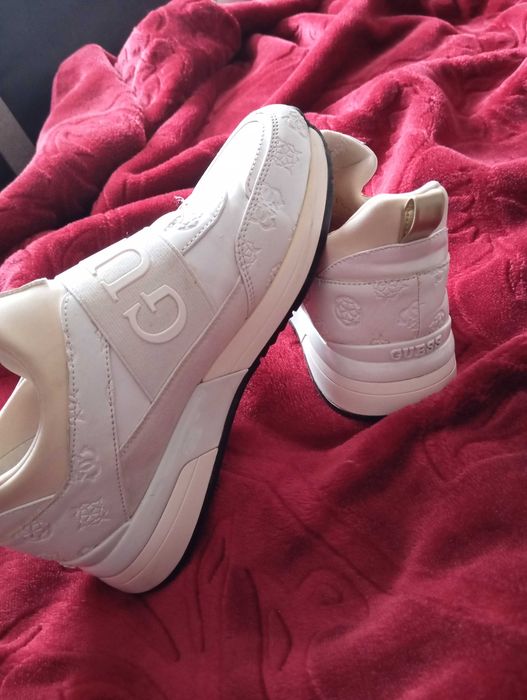 Adidași Guess , 2 perechi