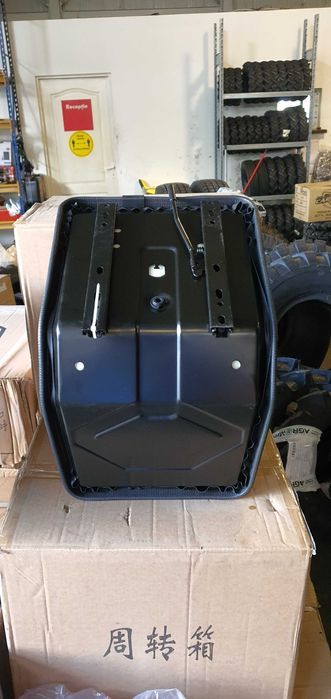 scaun impermeabil nou pentru stivuitor sau Bobcat FE21 6XYT