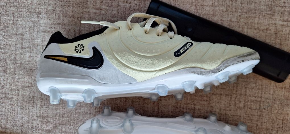 Nike Tiempo Legend 10 Pro AG
Nike Tie