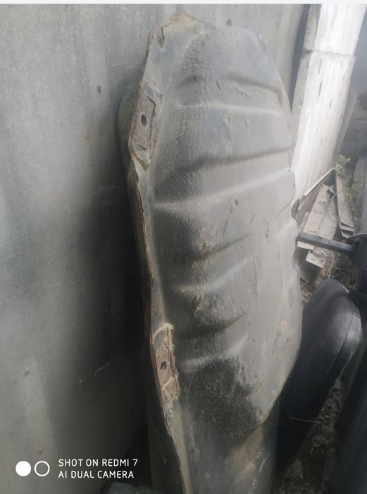 Бак мазда  1998 лифтбек