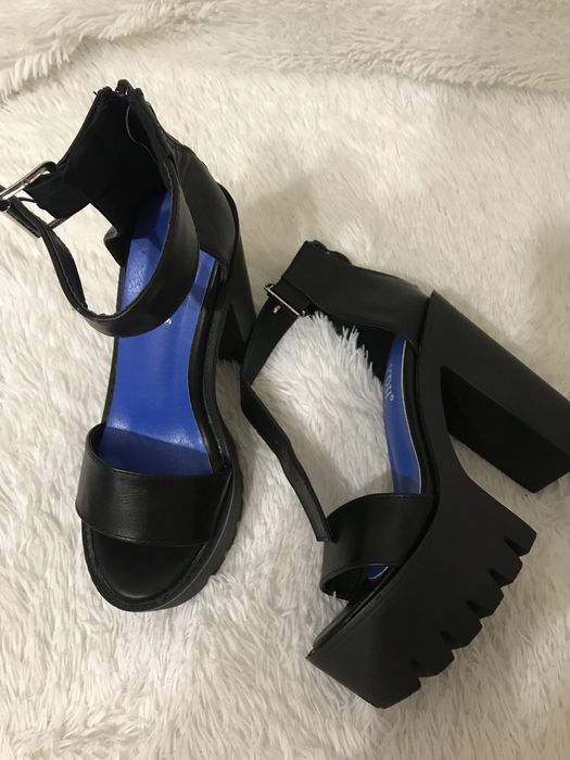 Продам женскую обувь