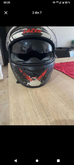 Vând casca moto lazzer