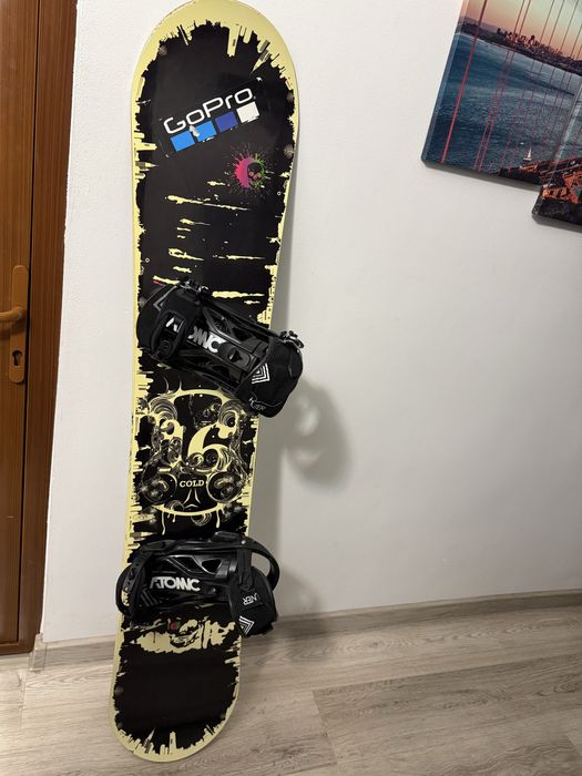 Vand placa snowboard marca Atomic, in stare buna