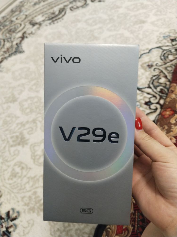 Продою мобильный телефон Vivo 20E в отличном состоянии коробка докумен