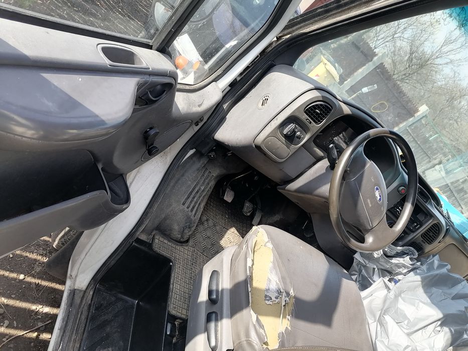Vând Ford transit