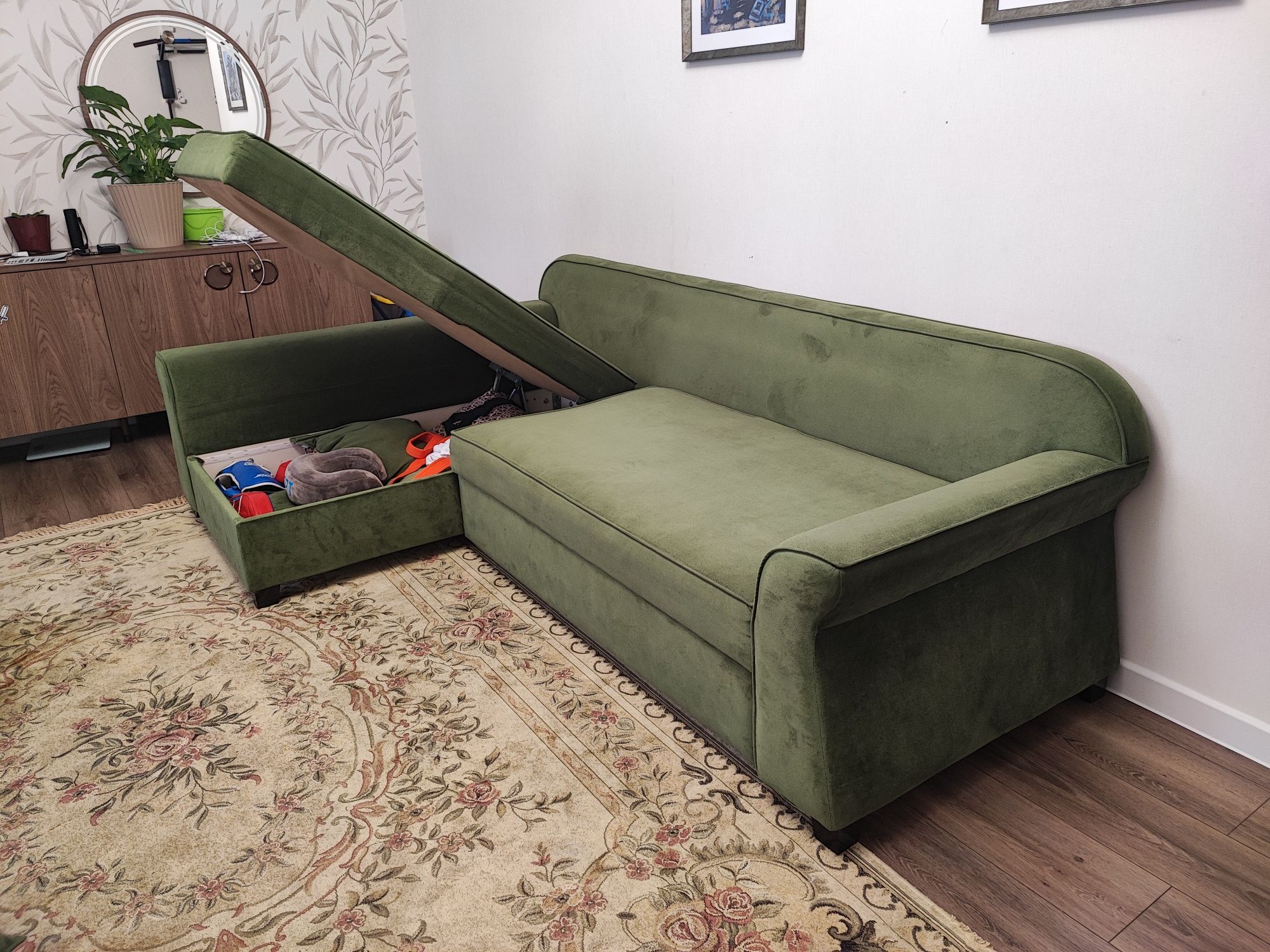 Продам угловой диван "производство Турция"