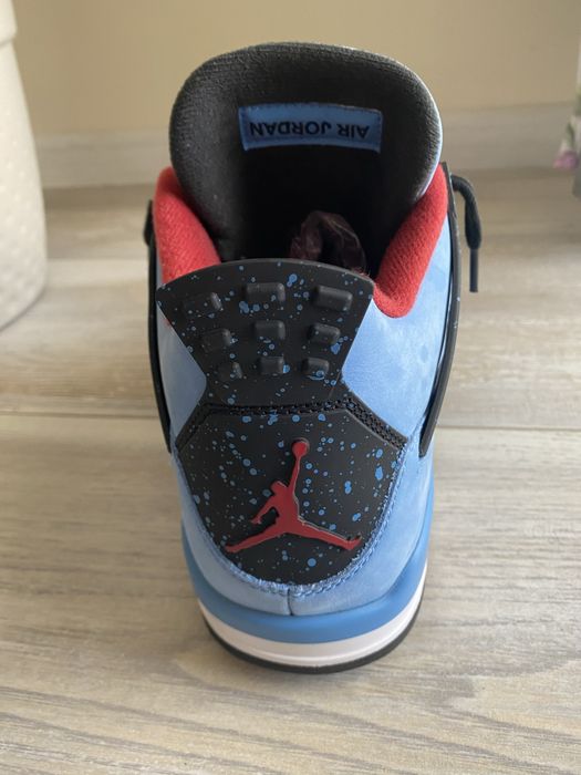 Jordan 4 Travis Scott