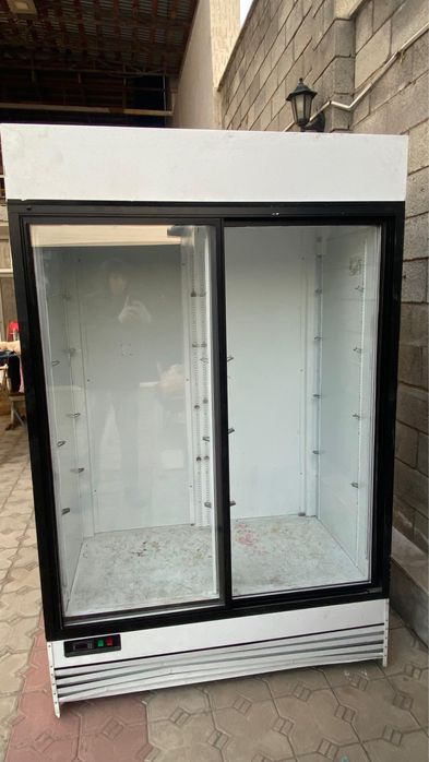 3 холодильника и морозильник в отличном состоянии