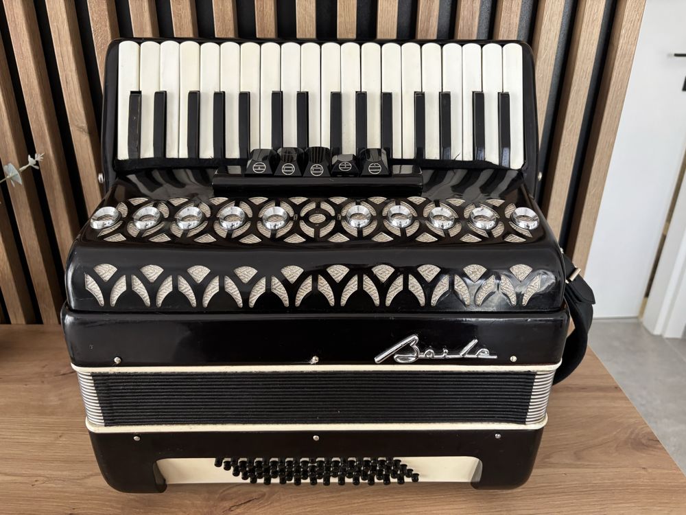Acordeon Baile/Parrot cu 60 de basi