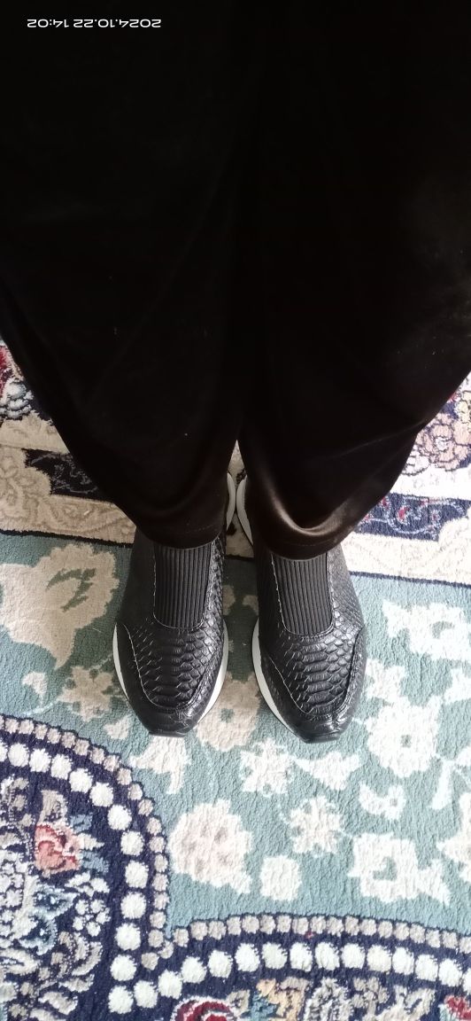 LAYKI brend krasofka. Yangi. Turkiyadan zakazga kelgan.