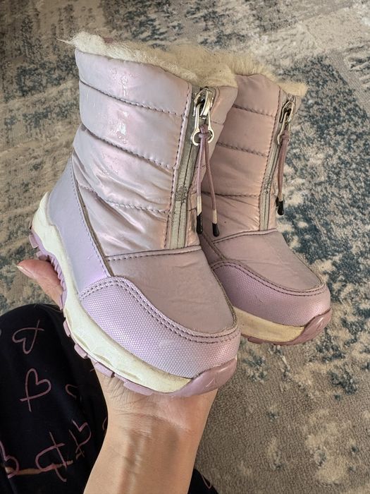 Продам детский зимний комбез и сапожки.