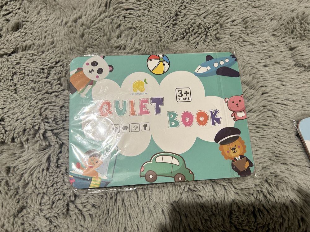 Quiet book noi carti