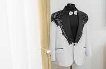 Vand sacou, costum mire