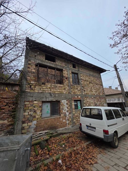 Ексклузивно! Масивна триетажна къща - село Брестовица