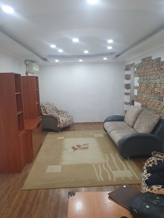 Чиланзар 6. 3х комнатная.  3й этаж. Кирпичный дом.есть арендатор