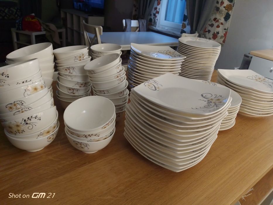 Продается набор посуды в отличном состоянии.