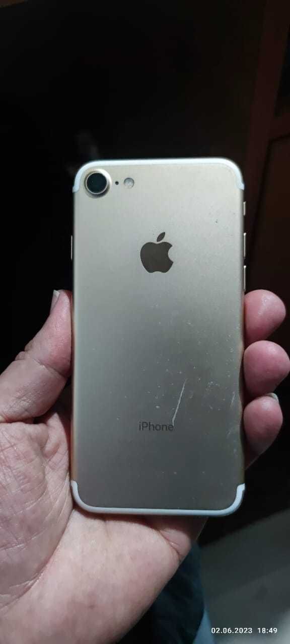 Продам iphone 7, A1778, 128ГБ, в хорошем состоянии.Батарея не держит