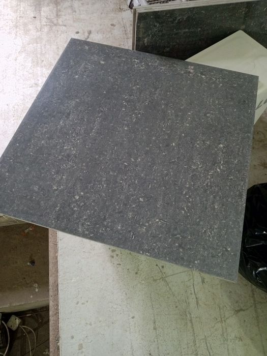 Продам керамогранит бывший в использовании.