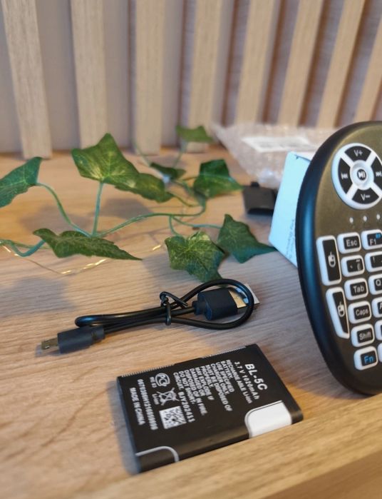 NOUA Mini tastatura wireless cu baterie inclusa