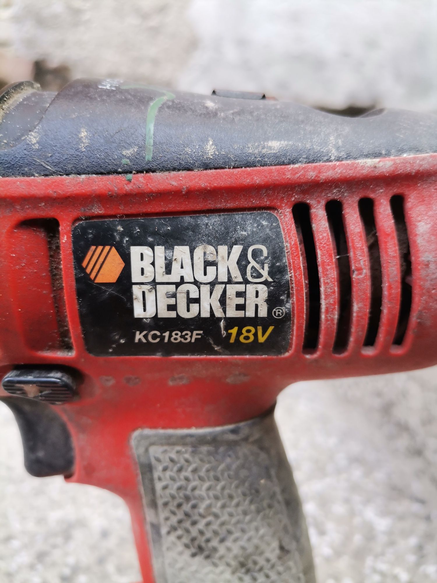 Продавам винтоверт Black Decker, 18 V