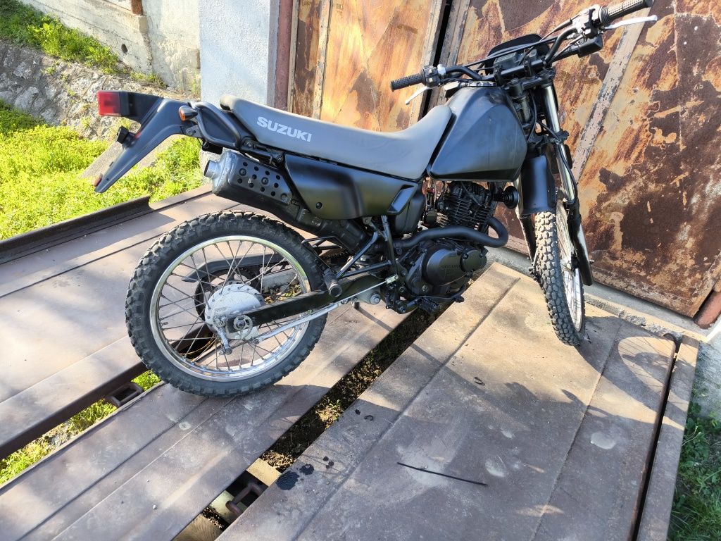 Motocicletă Suzuki dr 125SE