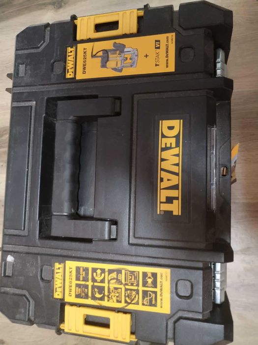 Masina de frezat DEWALT DWE625KT