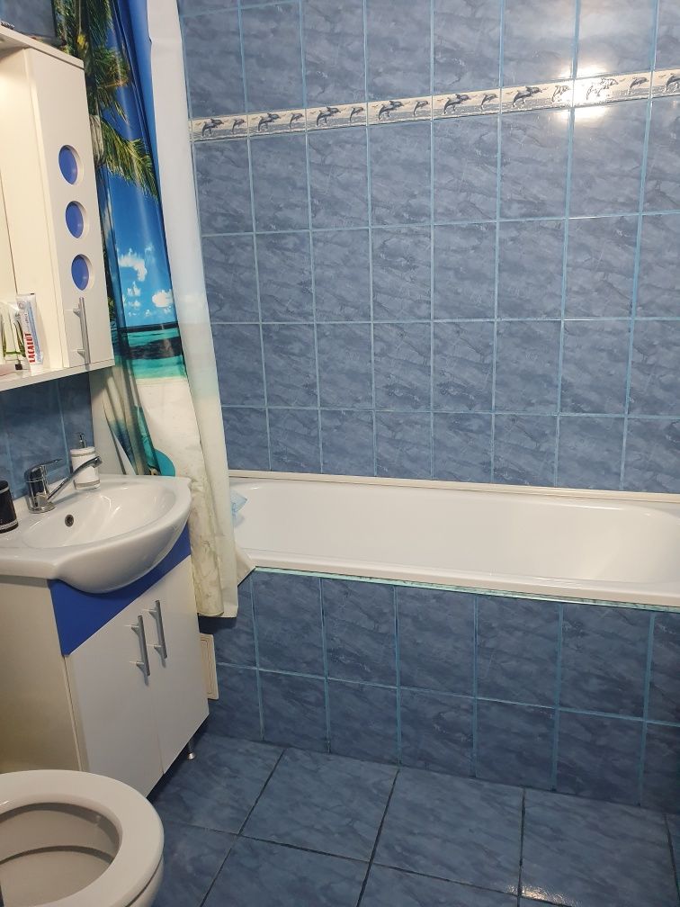 Vand apartament PB cu 3 camere,zona Nufarul