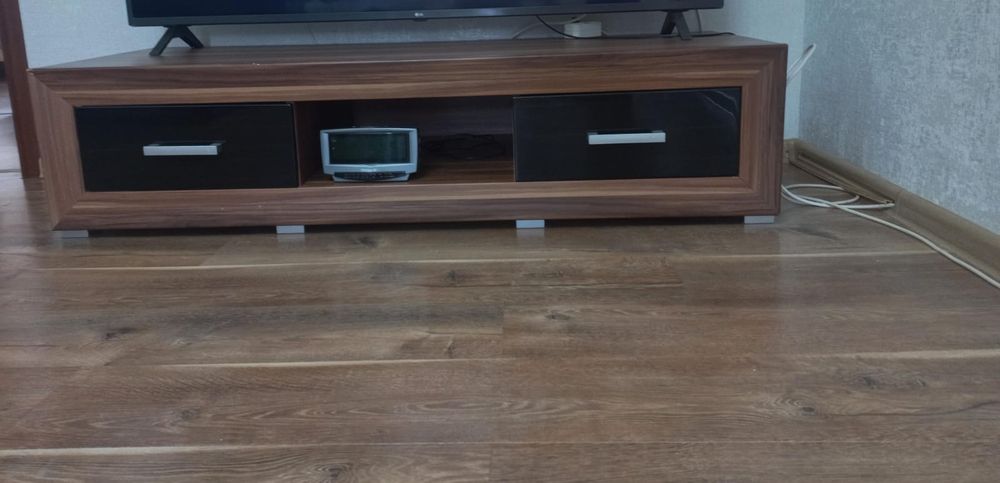Продам тумбу под телевизор