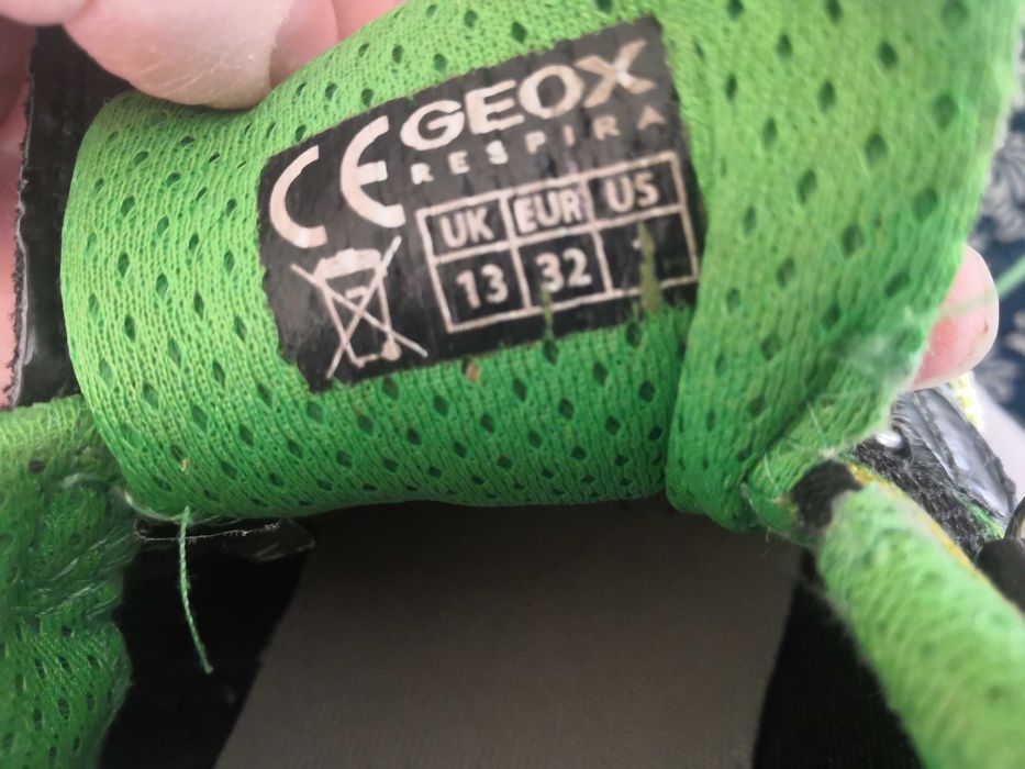 Дишащи, светещи обувки Геокс 32