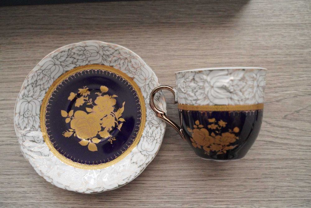 Set cești si farfurii cafea (12 piese).