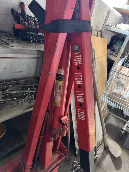 De vanzare macara scos motoare  1t