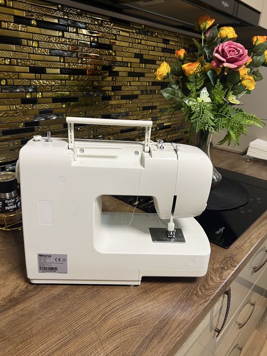 Masina de cusut portabilă electrică