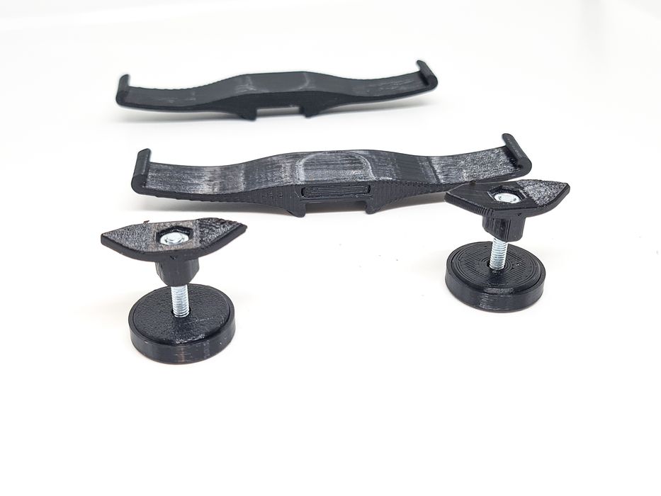 Suport magnetic numar inmatriculare pentru grila fagure Audi rs