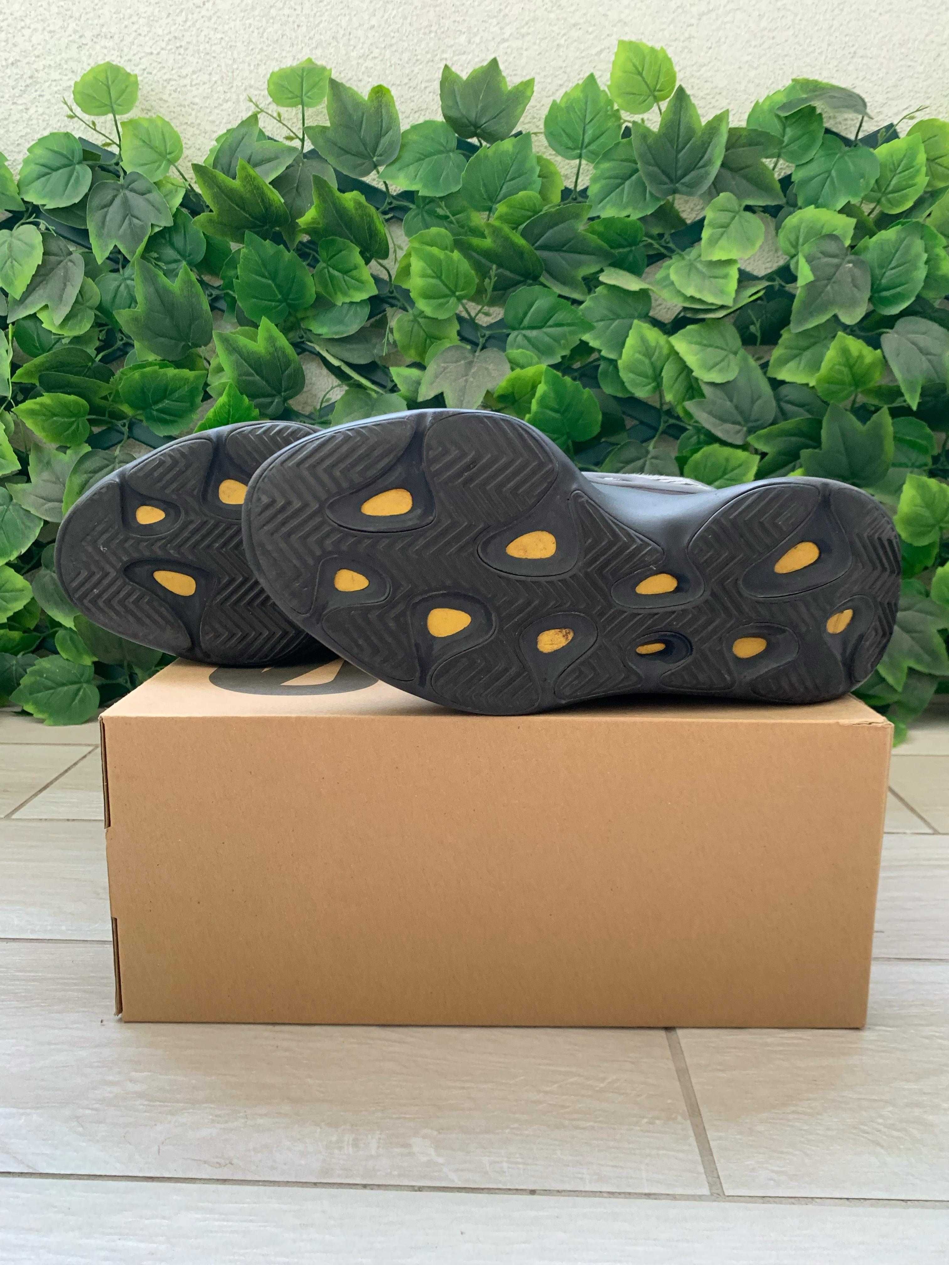 Adidas Yeezy 700 V3 Alvah / 43 1/3