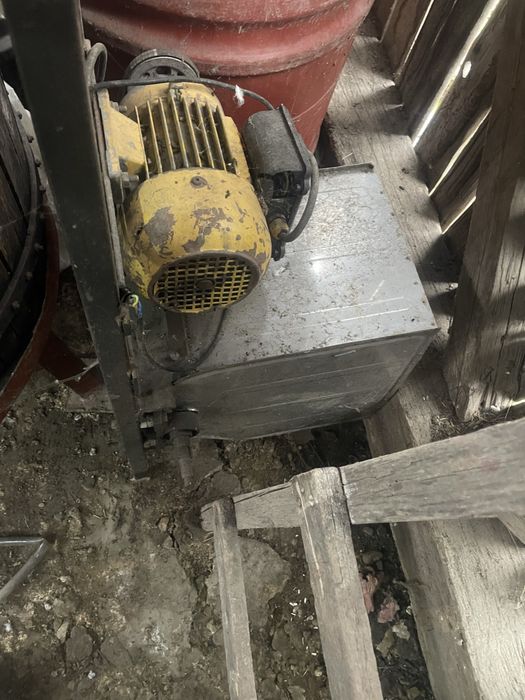 moara de fructe cu motor