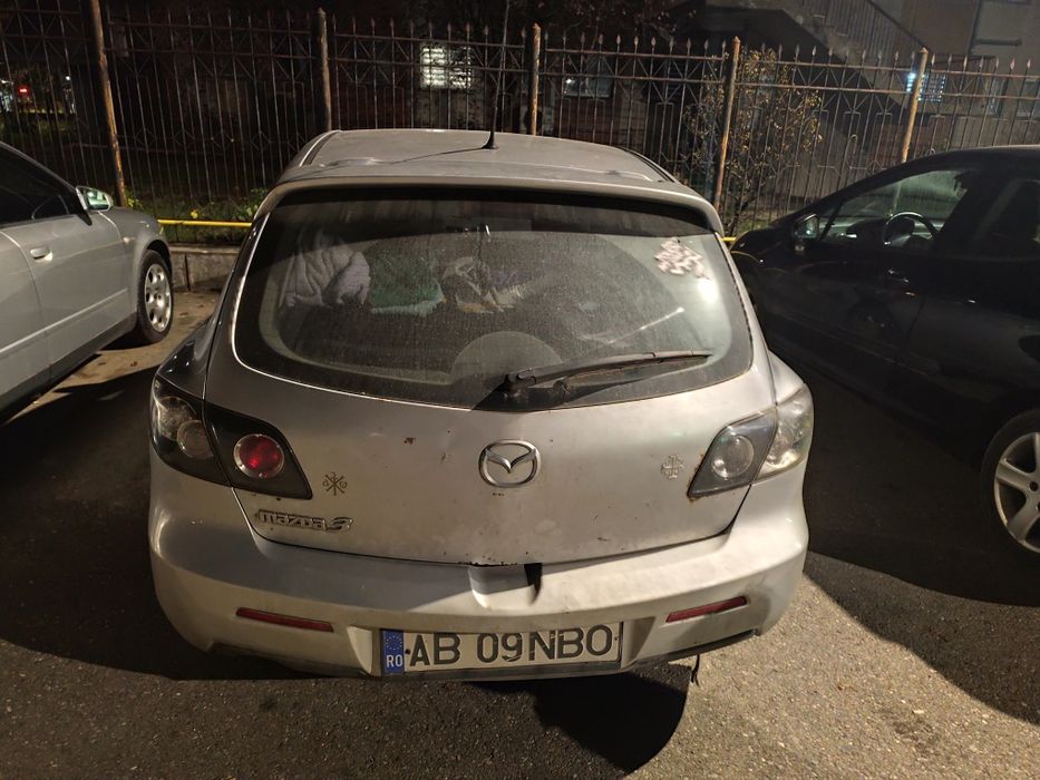 Vând Mazda 3 întreaga sau dezmembrez