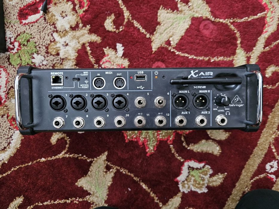 Продам цифровой микшер Behringer X-Air X12