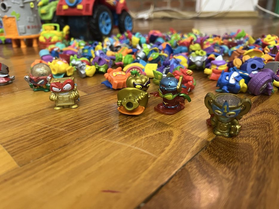 Set super zings figurine, masinute