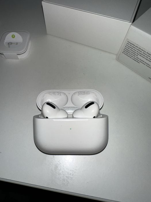 Airpods Pro cu carcasa incarcare Wireless