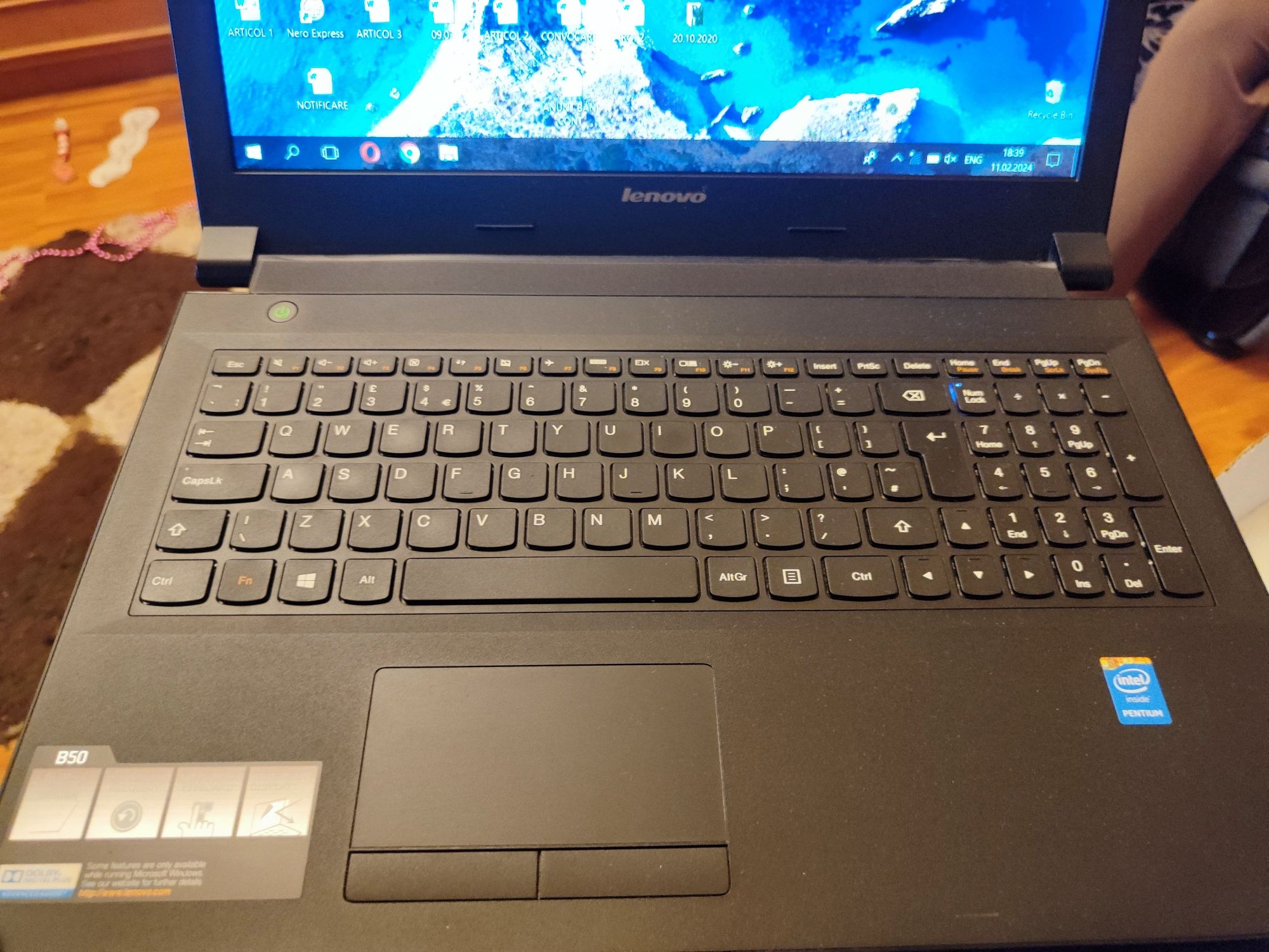 Laptop Lenovo foarte puțin folosit