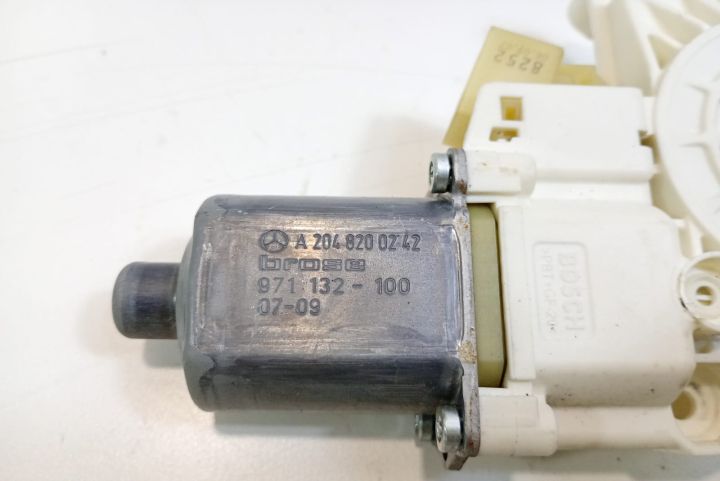 Motoras macara dreapta fata   A2048200242 Mercedes-Benz E-Class W212