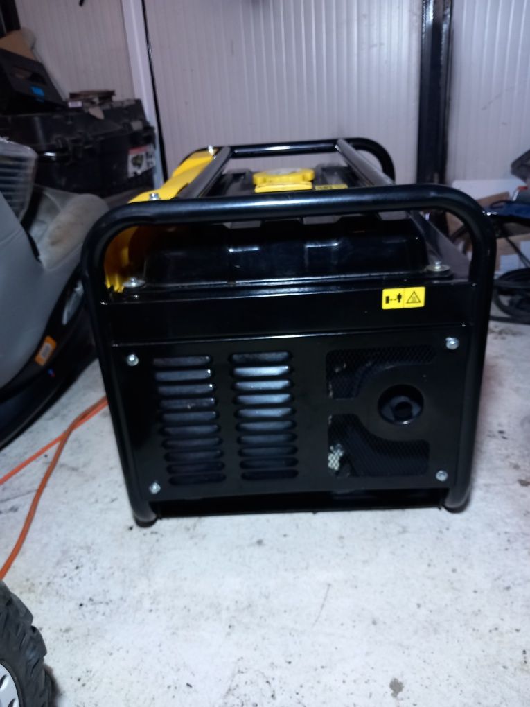 Generator pe benzina, Stanley 2.9kw nou