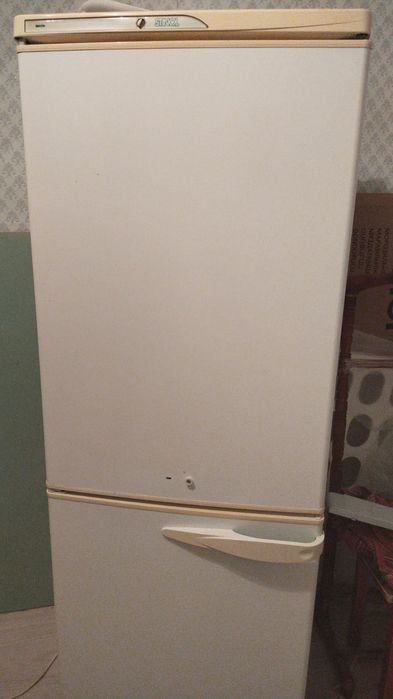 Холодильник белый Stinol