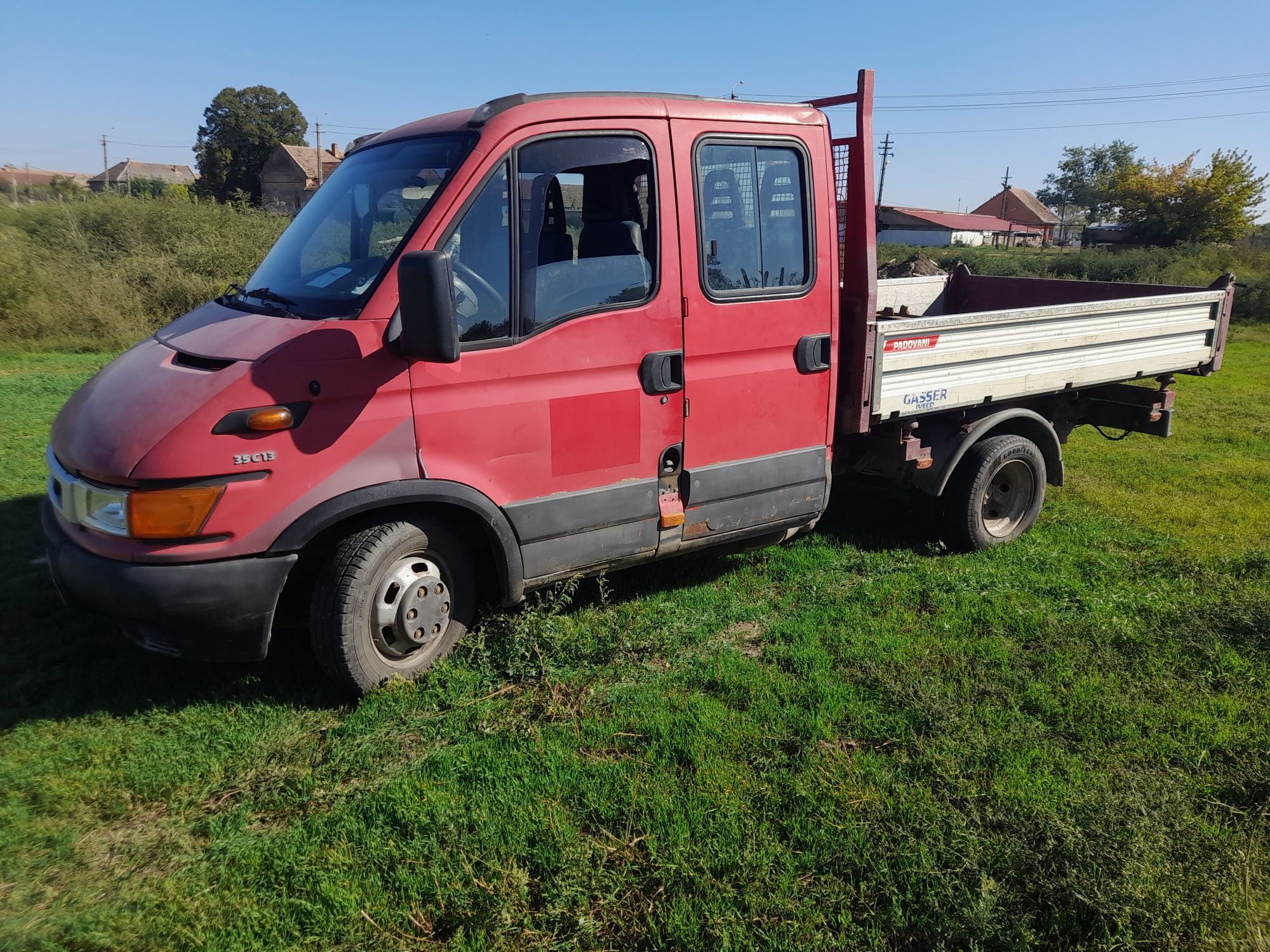 Vind Iveco Dayli basculabil.