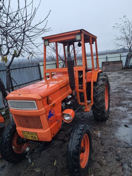 Vând tractor fiat 500