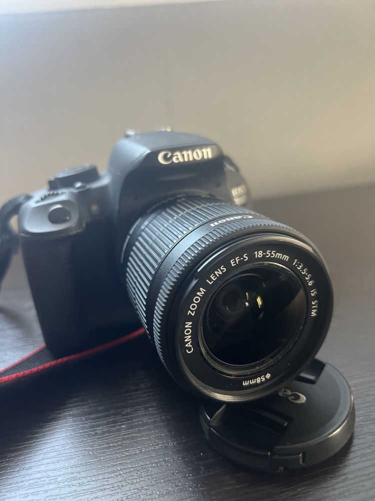 Canon 700D + чанта + комплект за почистване