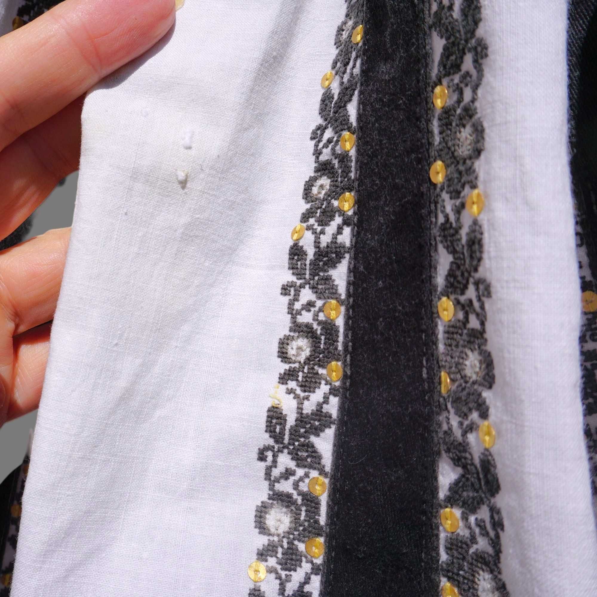 Costum popular vechi cu paiete si fir metalic din Sibiu-Valcea 38-40